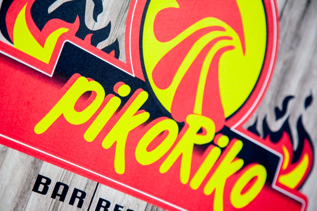 Logotipo de Piko Riko en el rótulo