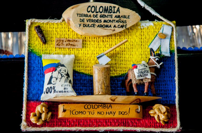 Decoración colombiana en el local